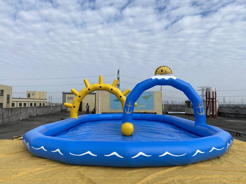 蓝白充气游泳池