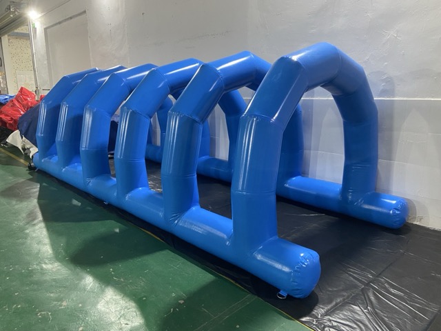 充气匍匐前进通道现场展示