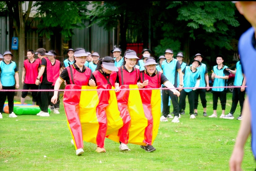 充气趣味运动会道具连体娃娃出租出售